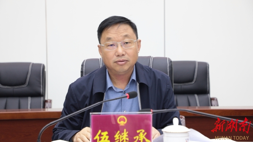 会议对曹斌等同志进行了人事任免,经过投票表决,同意任命曹斌为江华县