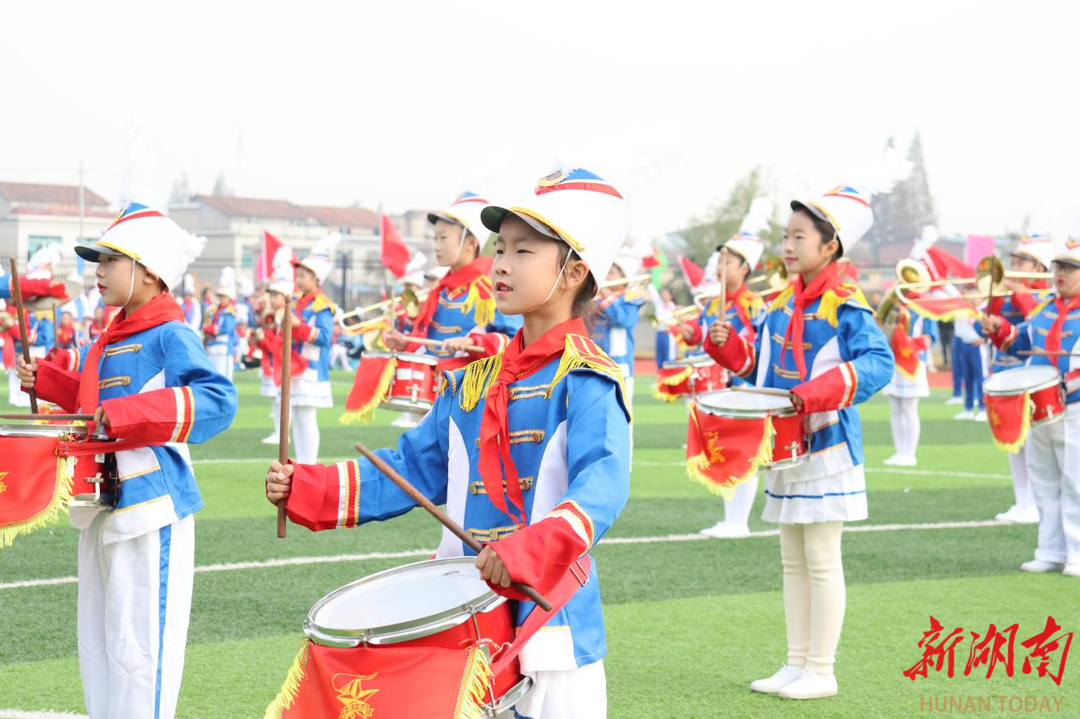 南县举办永远跟党走争做好队员鼓号队风采展示大赛