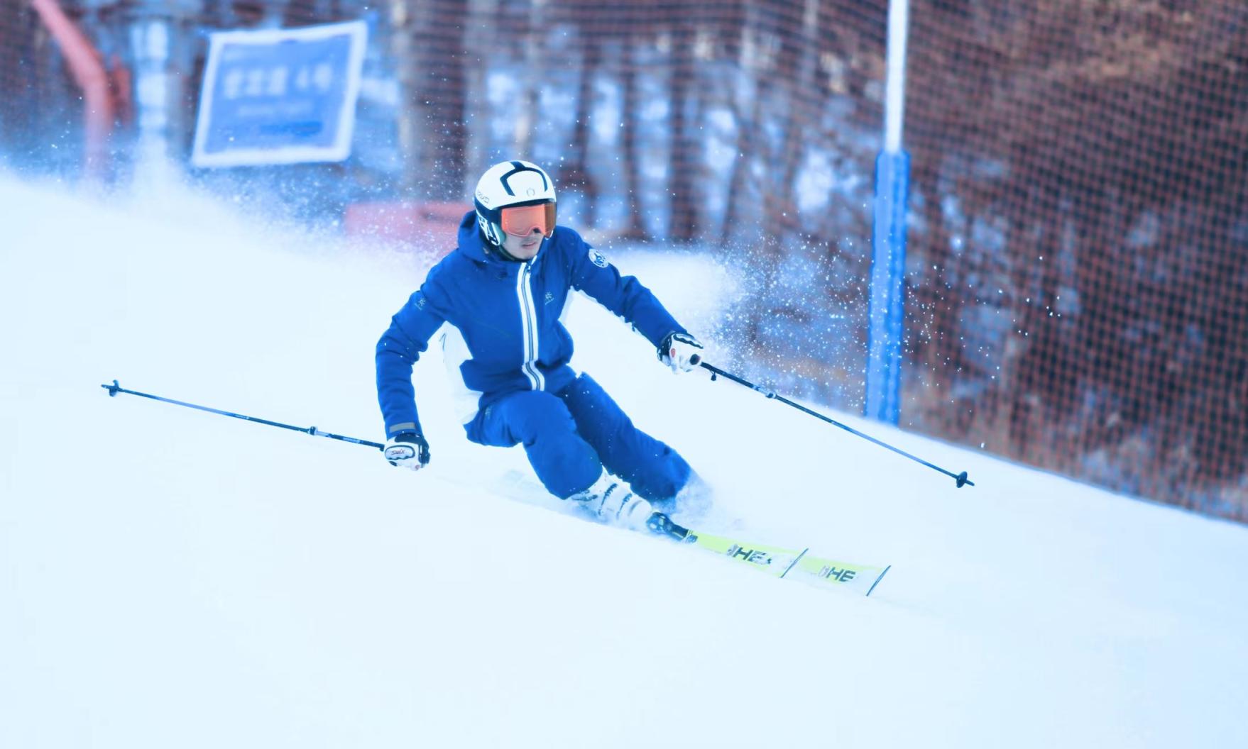 新雪季,不少滑雪场人山人海