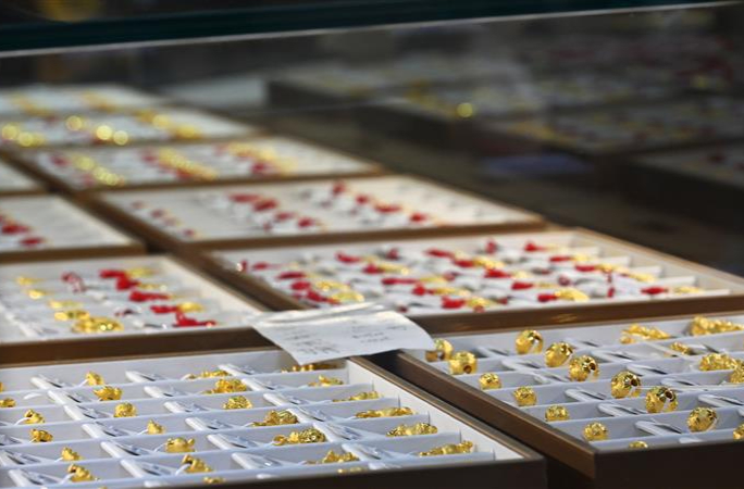 金价“狂飙”！各国央行纷纷出手，豪买800吨黄金！现在该出手吗？