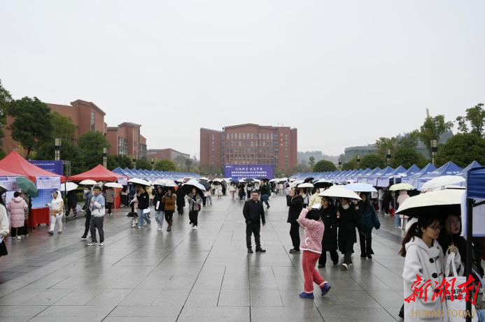 邵阳市民族地区高校毕业生专场招聘会暨湘中幼专2024年毕业生供需见面会举行_邵阳头条网