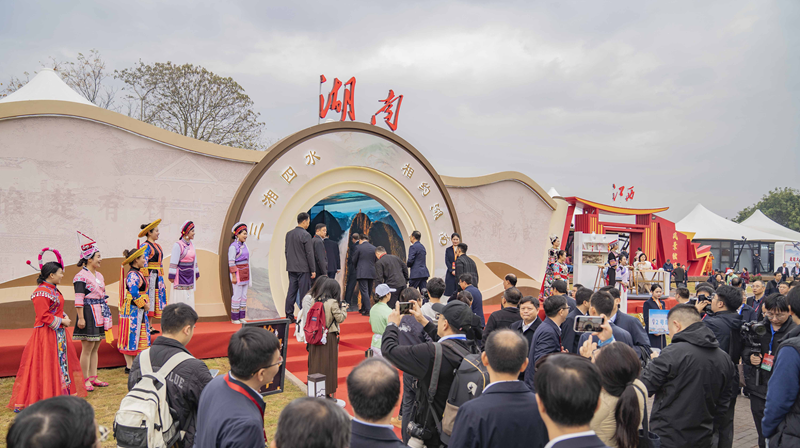 2023中国红色旅游博览会在江西于都举办 秦国文出席并巡展