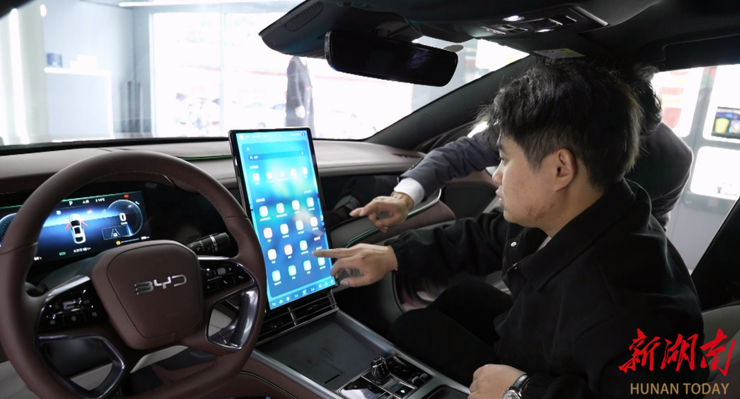 第十一届湖南西部(怀化)国际汽车博览会销售额达2亿多元   新能源车受青睐