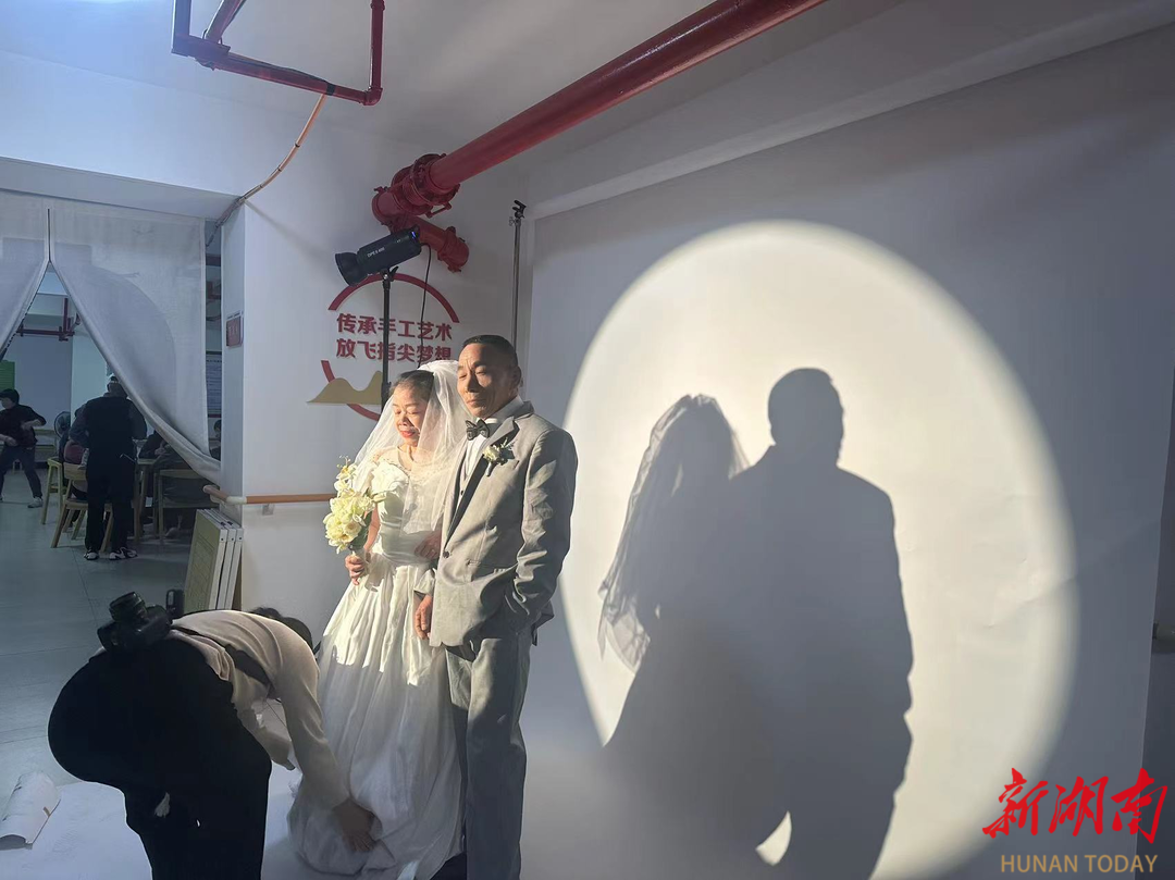 尚双塘社区：“爱到老爱不老”婚纱摄影，用镜头定格幸福时光