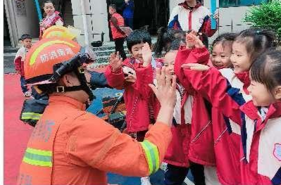 祁阳市中心幼儿园开展大型社会实践活动