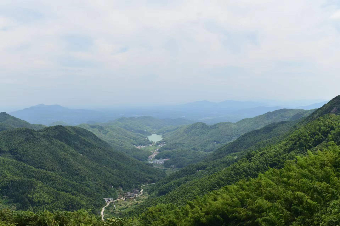 山泉水淌出致富路玉池山上振兴活水来