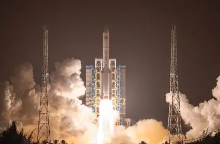 “加长版”长征五号火箭成功发射遥感四十一号卫星
