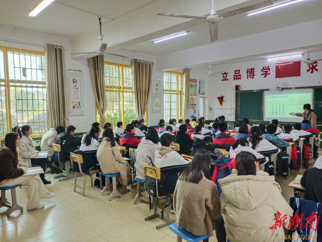 贺家桥中学在集团优师团队的指导下,创新引入渌江中学三学课堂课程