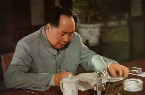 毛泽东与中国道路