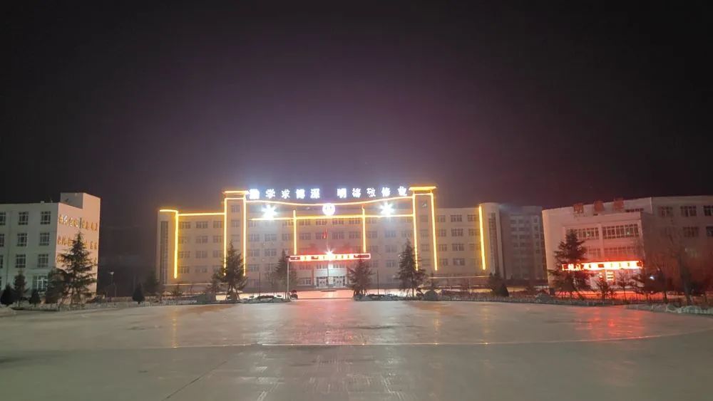 校长到达学校操场，被眼前的一幕感动了……