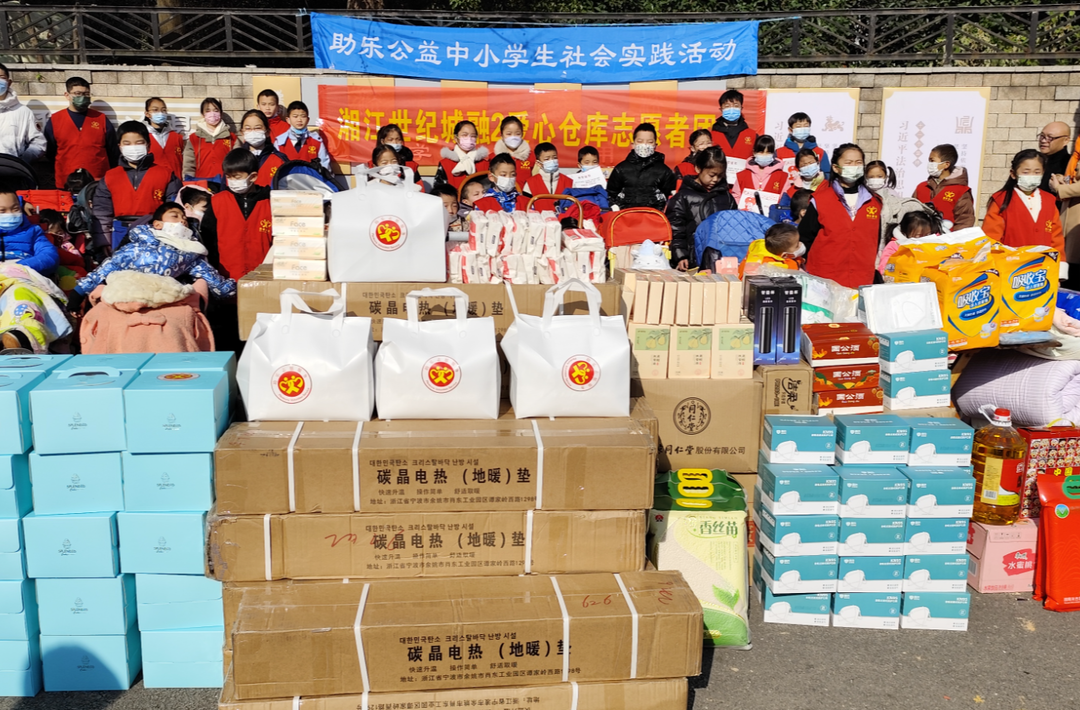 湘江世纪城志愿者团队和助乐公益组织携手爱心社区 助力脑瘫儿童温馨过冬