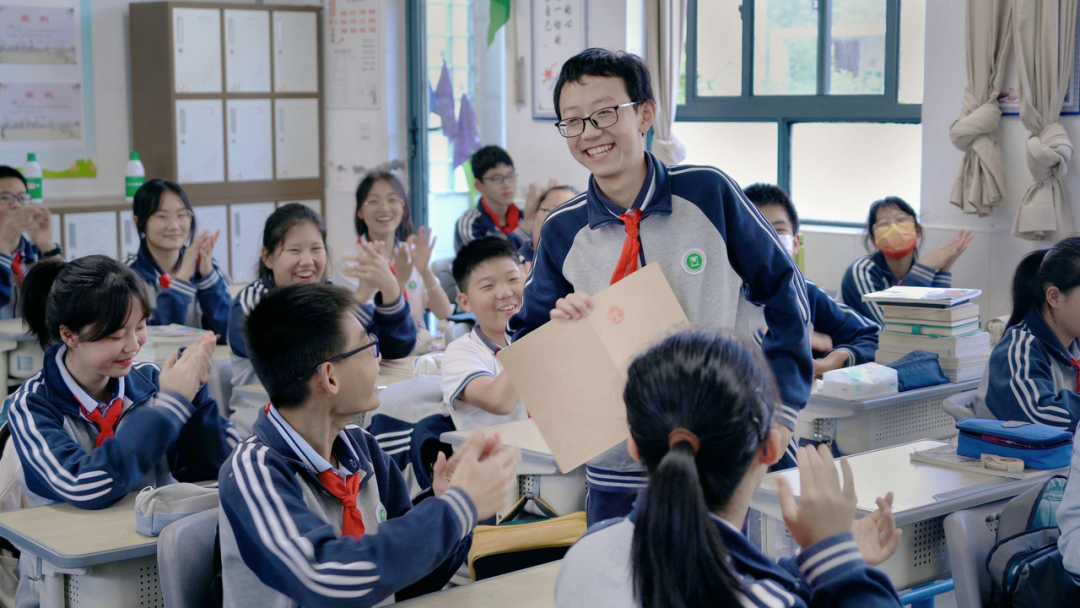 他的语文课火出圈，千万网友在线蹭课！