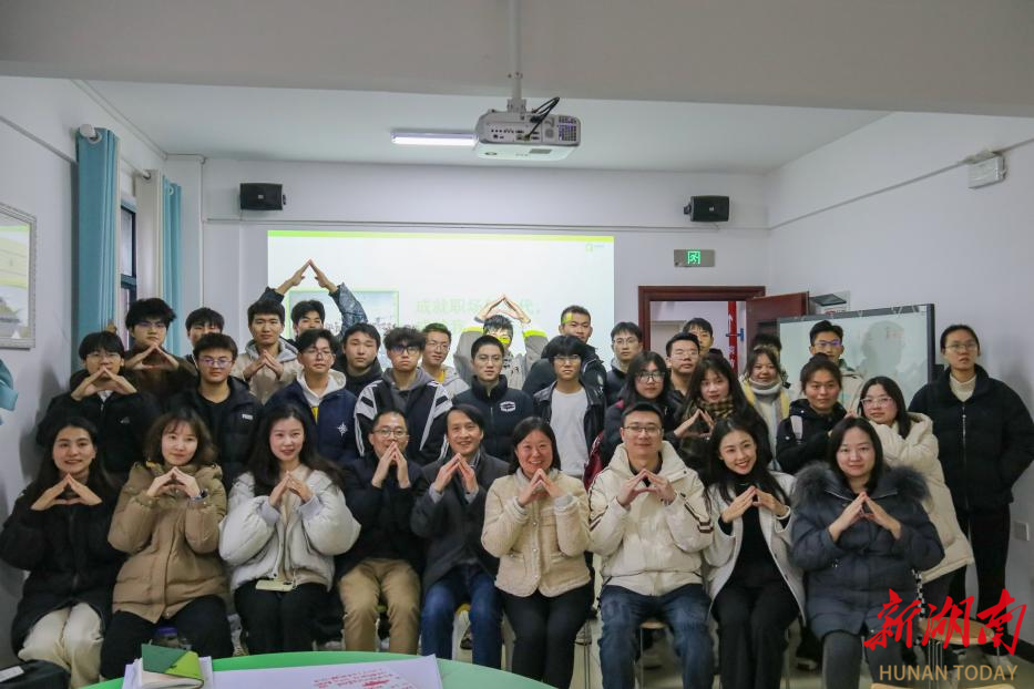 湖南工程学院学子与企业精英面对面传授职场“真经”