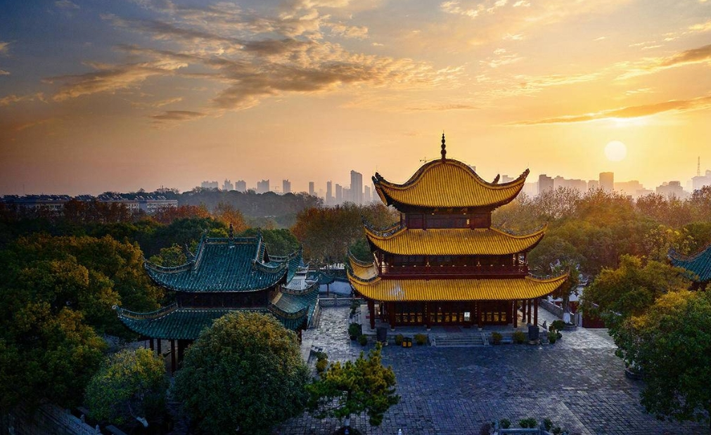 秦始皇给中邦取了1个名字2千众年从未更名现正在人们还正在用-中华