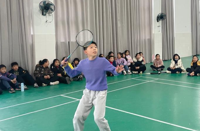 【未来之星】长沙县青山铺镇中心小学举行第三届“新年杯”羽毛球赛