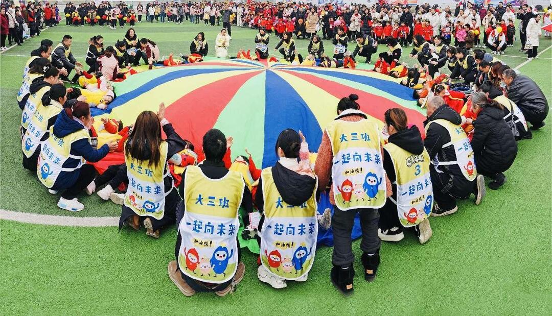 【幼儿教育】津市市火花幼儿园开展新年亲子运动会