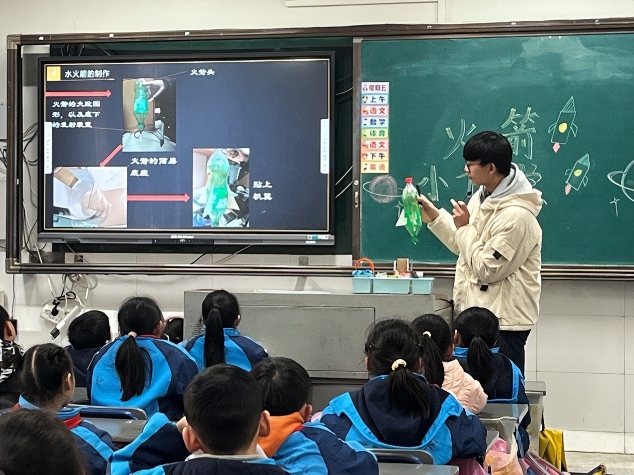 播下科学种子点燃航天梦想长理学子在龙湾小学开设科普小课堂