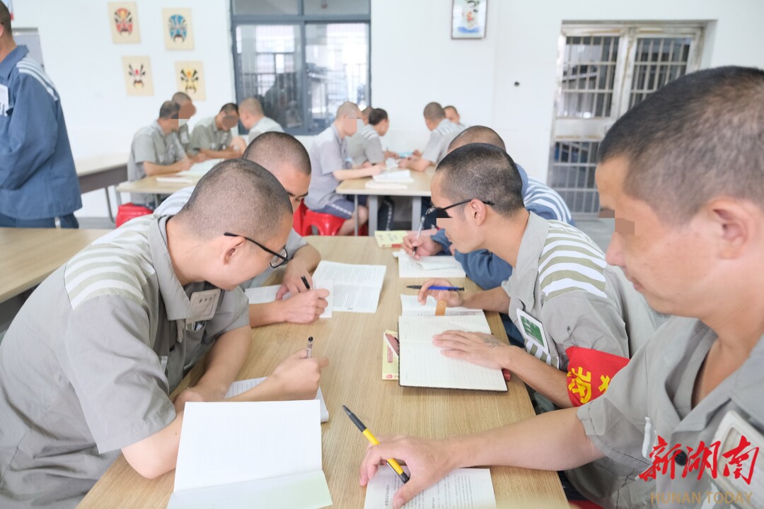 高墙新生分外明湖南省岳阳监狱十监区三明学堂周年记