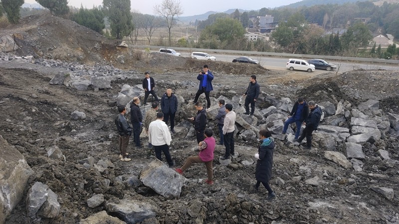 新田：查处一起借农用地实施项目非法开采行为