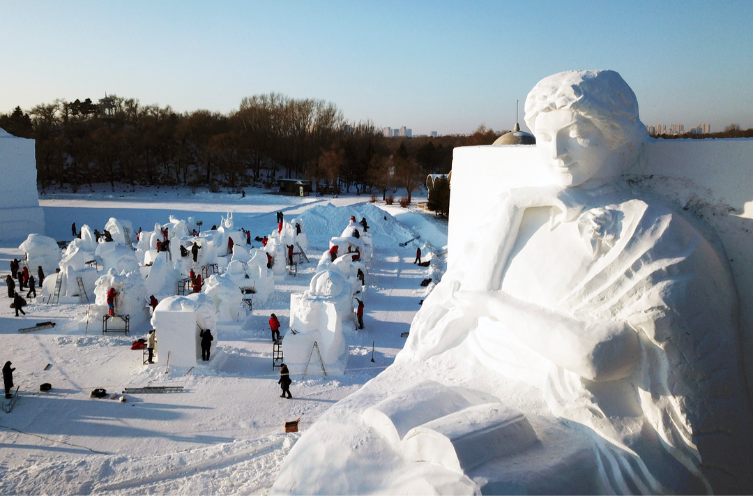 多国雪雕艺术家冰城秀技