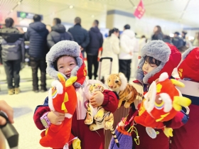 湖南“小辣椒”勇闯哈尔滨 益阳一幼儿园8名小朋友开始研学之行；网友打趣：别变“小冻椒”