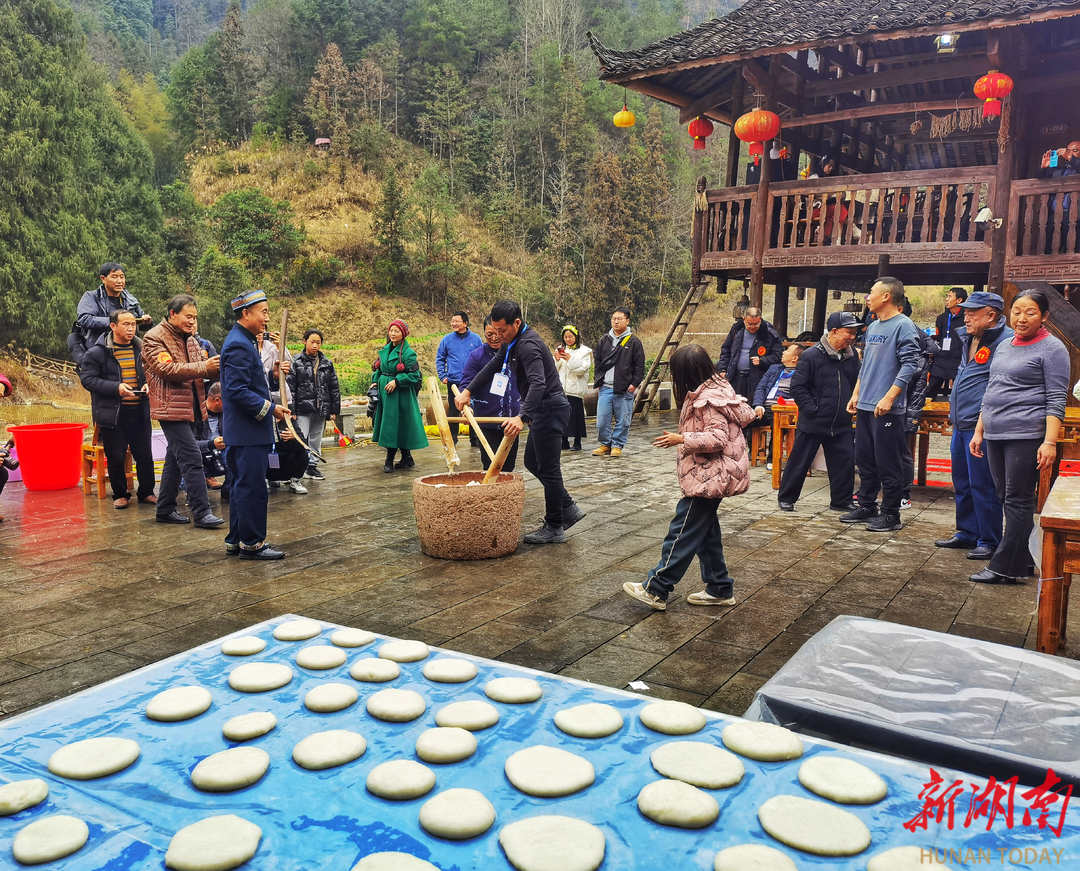 龍山縣攝影家鏡頭裡的土家年