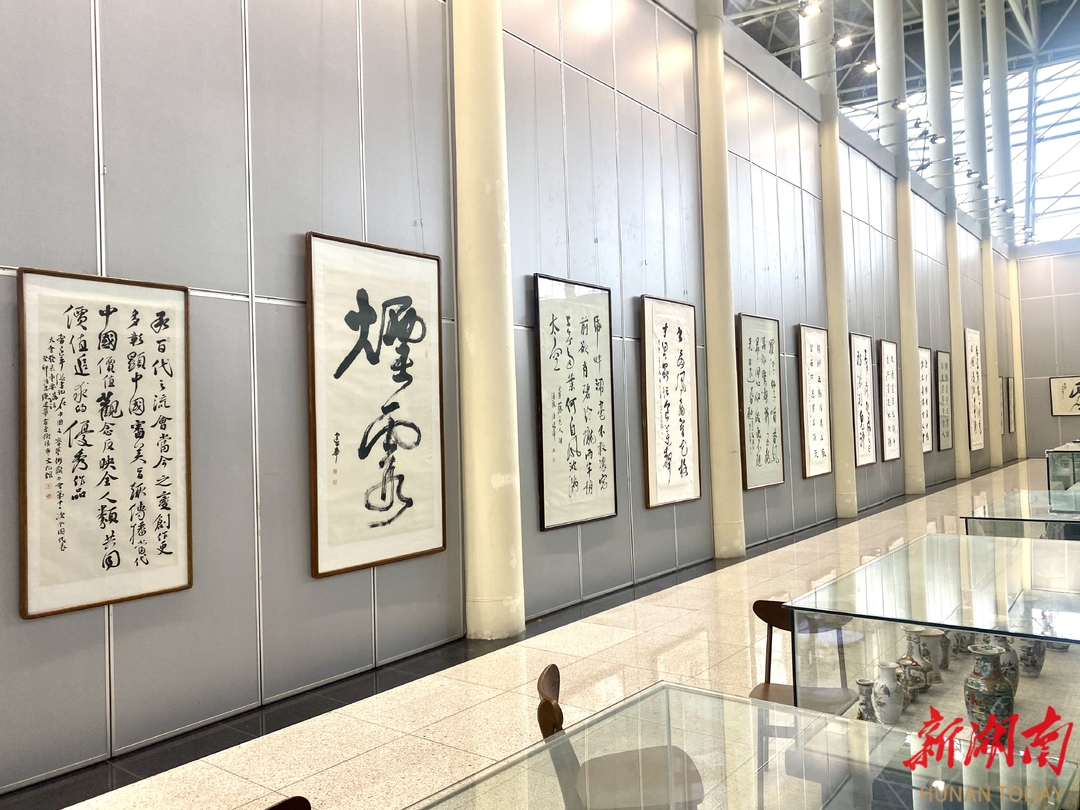 唐建华书法展暨易成武收藏广彩瓷展在湖南省文化馆举行 - 长沙 - 新湖南