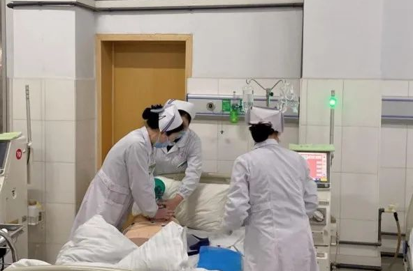 以练促防 未雨绸缪——安化县中医医院开展透析中患者突发心脏骤停的应急演练