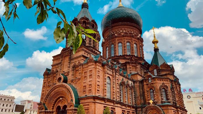 从“冰雪”到“繁花”，“网红”城市的秘密武器