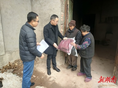 岁暮天寒 情暖特困———洞口县民政局组织开展寒冬慰问特困对象活动_邵阳头条网