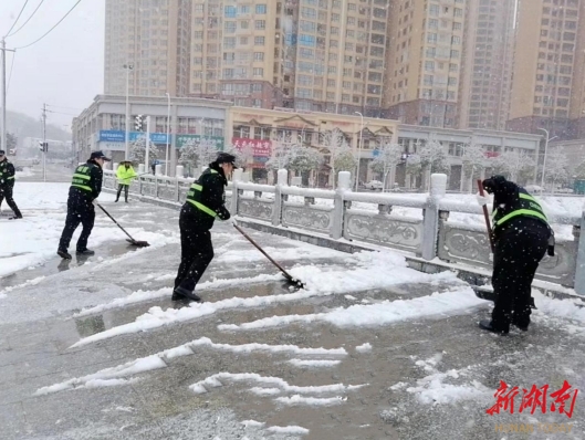 “以雪为令”,邵阳城管直属分局全力应对雨雪冰冻天气_邵阳头条网