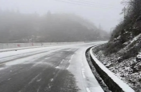 受降雪及路面结冰影响 全国多地共封闭路段162个 关闭收费站188个
