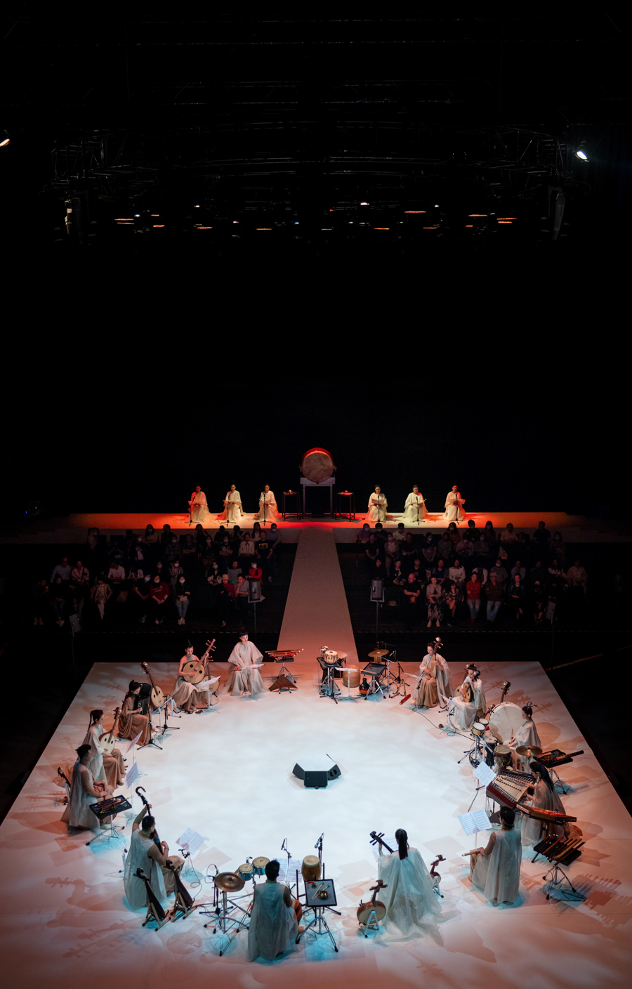 上海民族乐团原创作品《云之上——让听觉从东方出发》在杨璐的琴行里