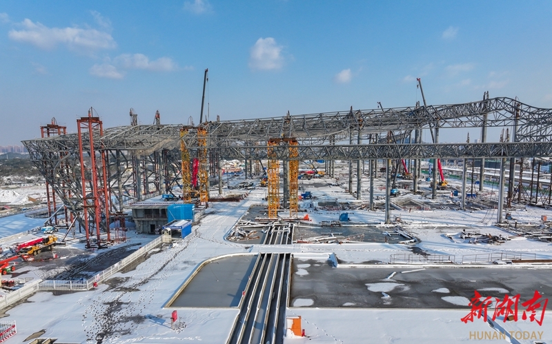 长沙高铁西站全面进入屋面施工，预计2025年竣工