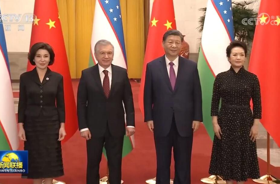 习近平举行仪式欢迎乌兹别克斯坦总统访华