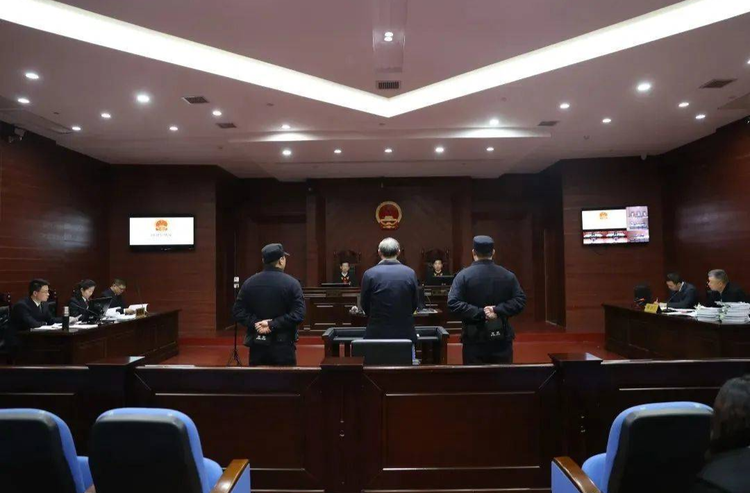 涉案超3.5亿，云南中烟工业公司原副总经理顾波受贿案开庭