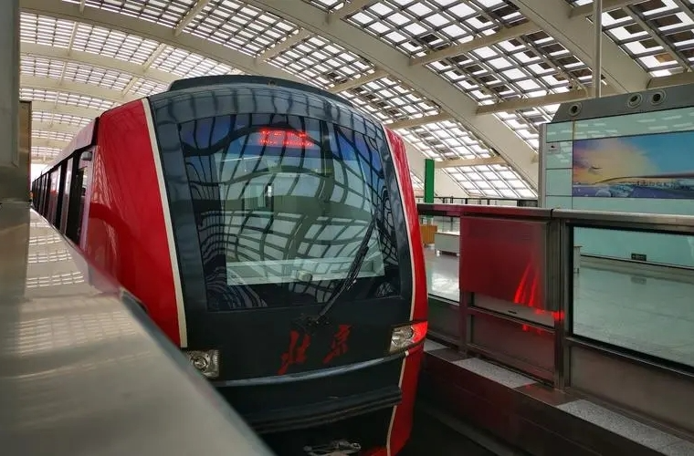今年北京建设12条地铁，首都机场线将加站