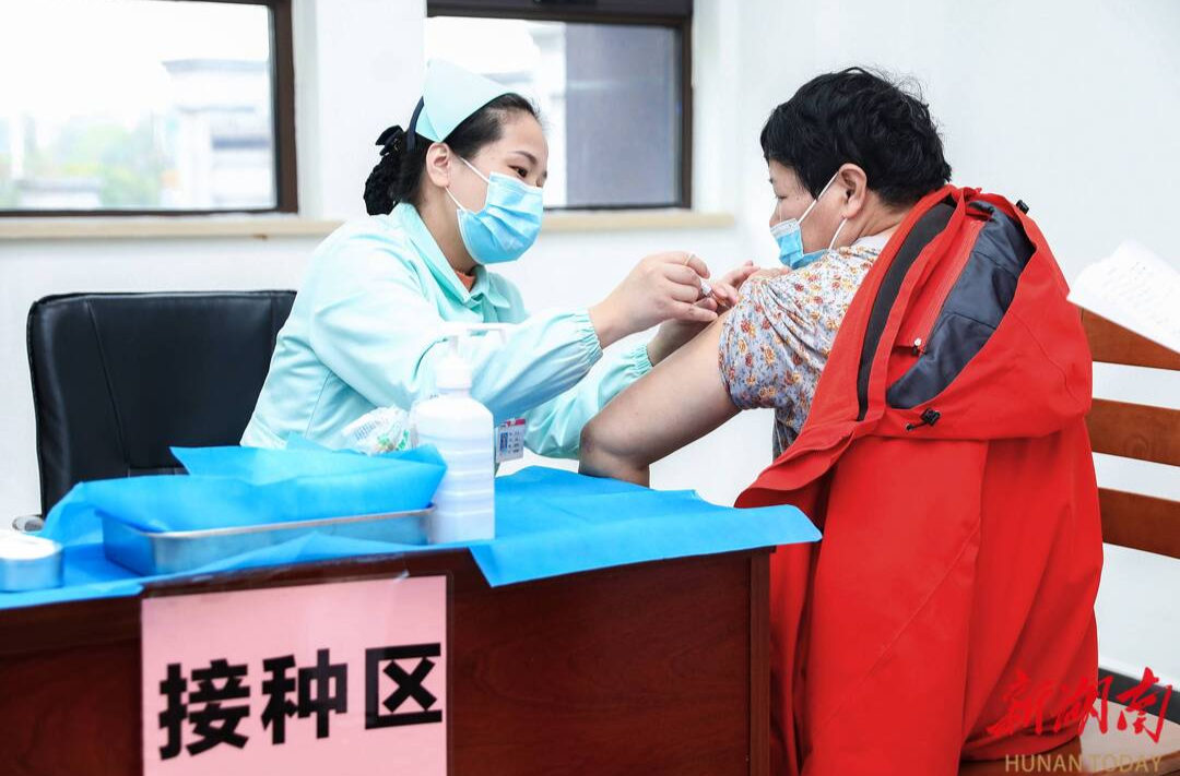 为老人接种流感、肺炎疫苗 湖南省启动健康免疫屏障进机构项目