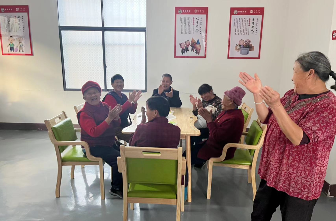 开福区北雅中学2201中队开展关爱脑瘫儿童社会实践活动