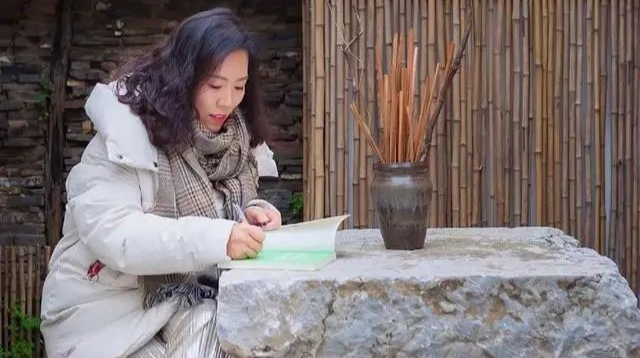 8年前辞职“看世界”的女教师，如今又回到了老家