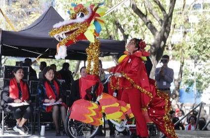 墨西哥举行龙年“自行车生肖装饰大赛”