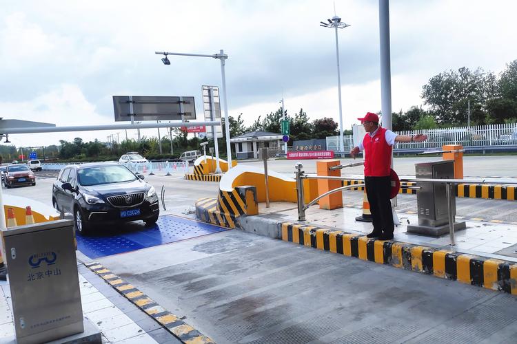 湖北对重点路段部分收费站驶出车辆实施免费放行