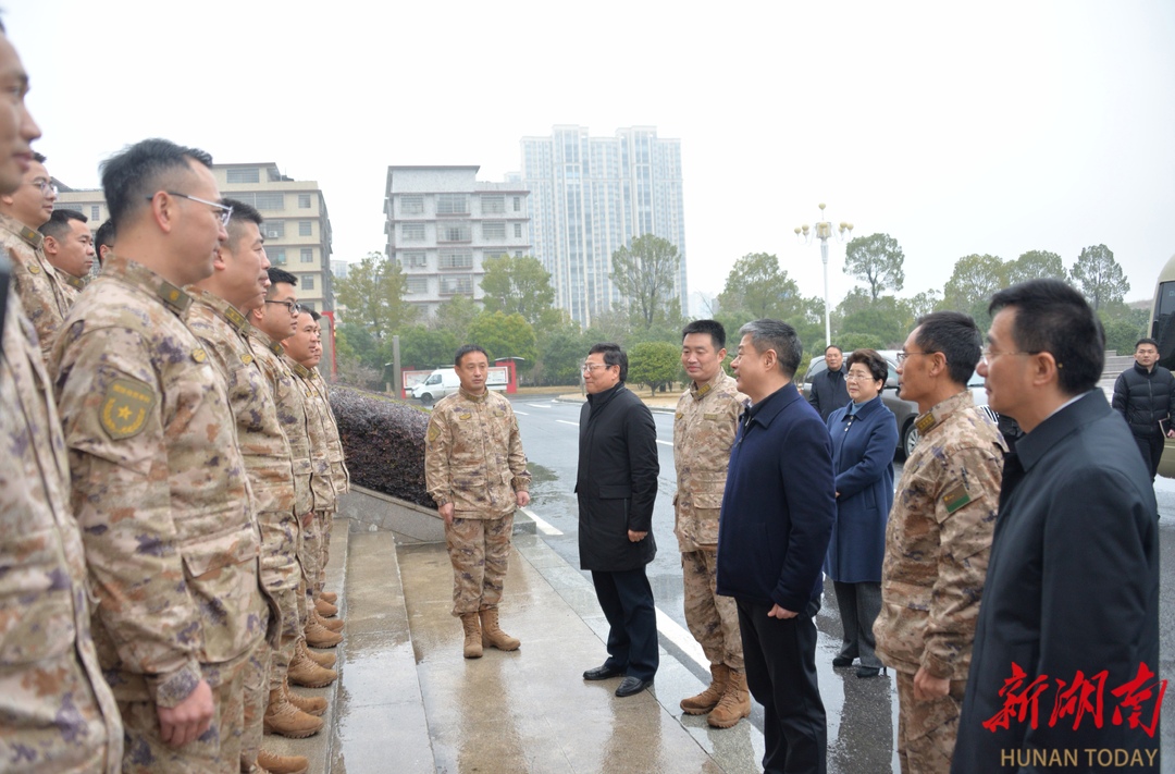 严华、华学健等市领导走访慰问驻邵部队官兵和消防救援队伍_邵阳头条网