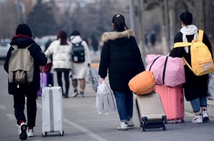 今年“反向春运”趋势明显 部分大学生先出游再回家