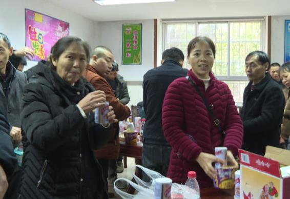 演绎冰天雪地“湘渝情” 中方县紧急救援55名滞留乘客