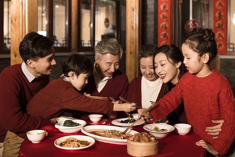 春节饮食要注意！暴饮暴食可能有这些伤害→