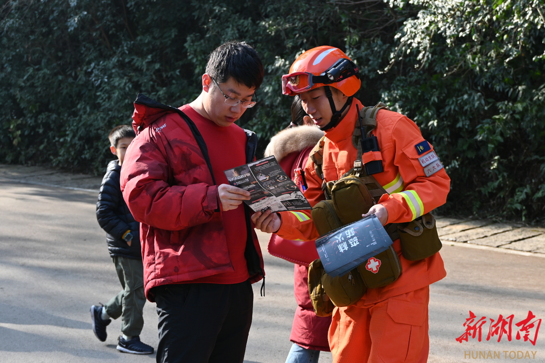 国家消防救援局湖南机动队伍在岳麓山开展“春节”防火专项行动