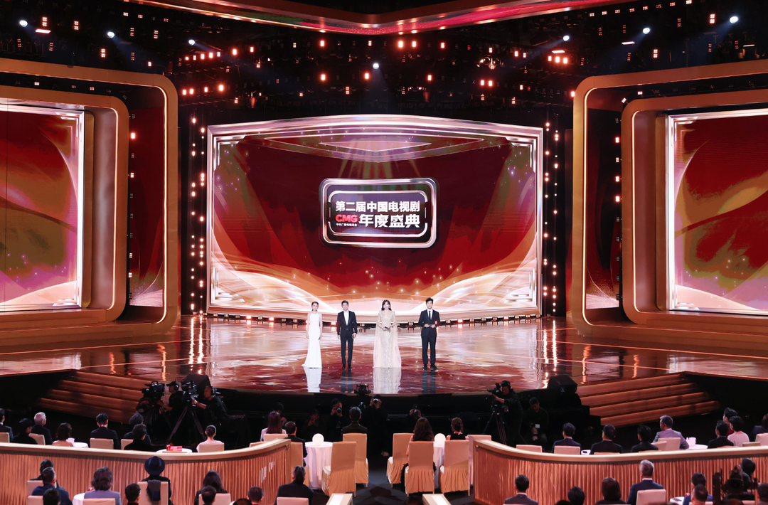 胡歌、张颂文同台领取“年度男演员”荣誉，《繁花》被评为“年度大剧”