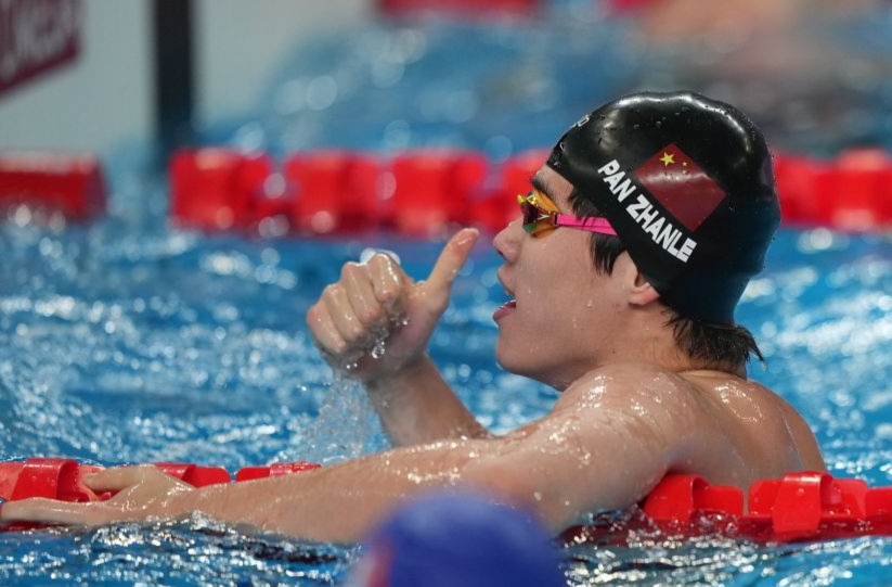 游泳世锦赛丨中国队男子4X100米自由泳接力夺冠 潘展乐破世界纪录