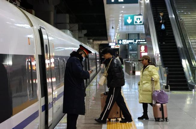 2月14日全国铁路发送旅客1424.5万人次 创春运单日发送量新高
